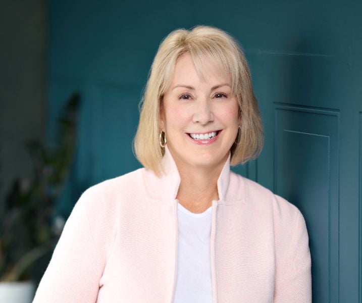 Laura Ritchey Headshot