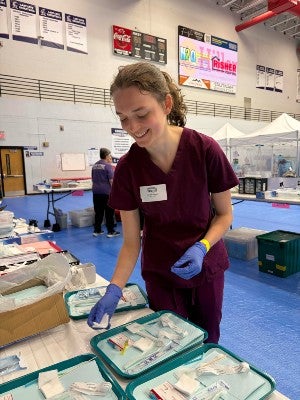 Emerald Cole, junior molecular biology major, volunteering at the Harriman clinic.