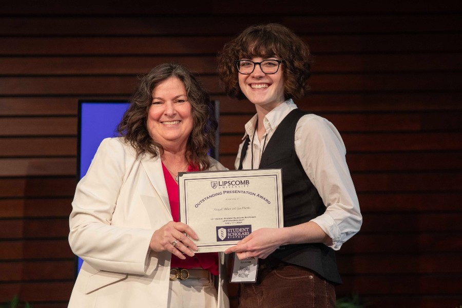 Lipscomb provost awards English student a certificate at Symposium