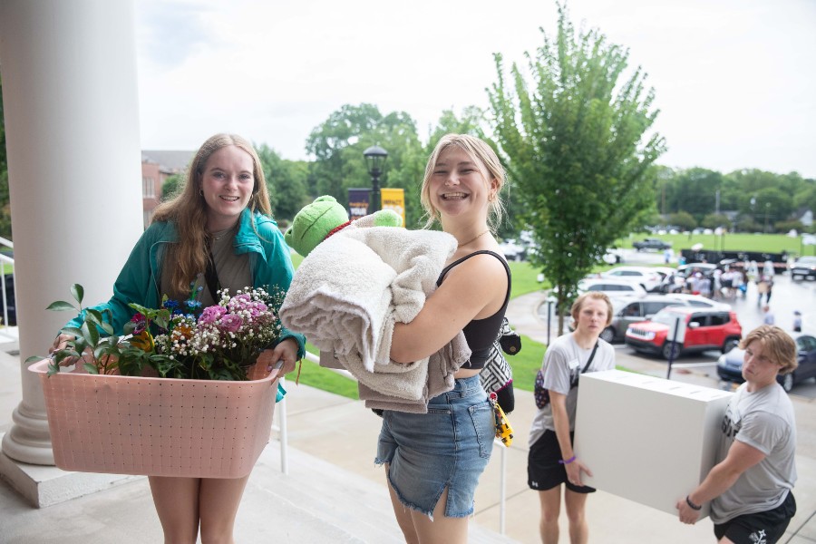 Student moving into the dorms