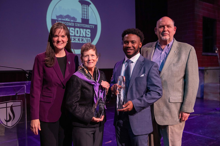 Alumni Award Recipients Robbie Brewer Davis and Bennie Harris II with Dr. McQueen and Dean Ray Eldridge.