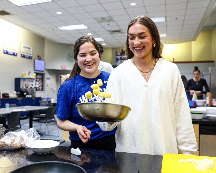 Xaymara Gonzalez-Adams showing a UK student-athlete how to cook