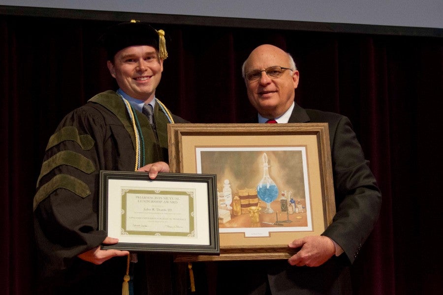 Jay Dorris receiving a leadership award upon graduation from Lipscomb