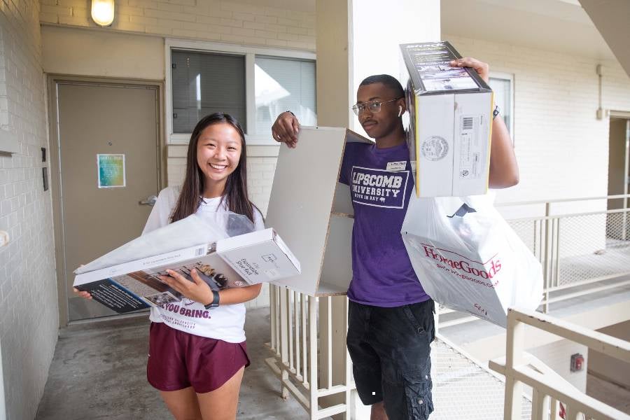 students moving in