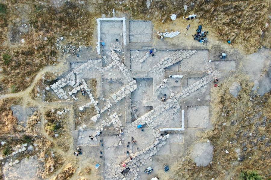 Lanier Center students, faculty make 'historic discoveries' in Israel's Tel Burna excavation