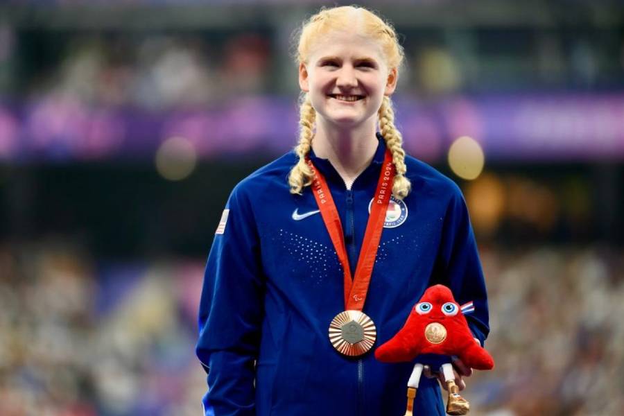 Liza Corso at the Paralympic Games medal ceremony.