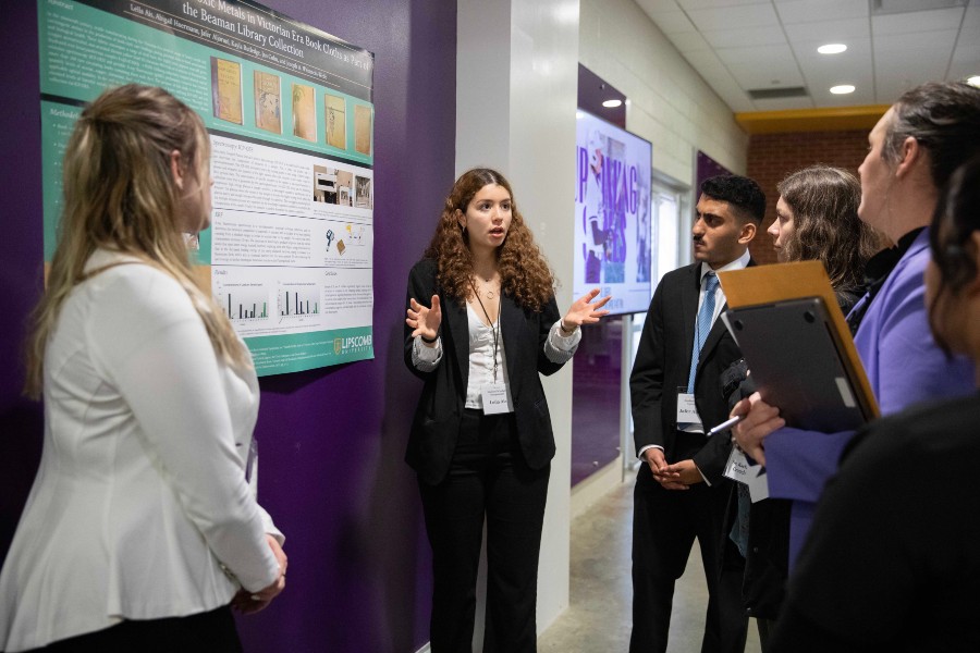 Honors student Leila Ais presenting research on toxic dyes at the Student Scholars Symposium