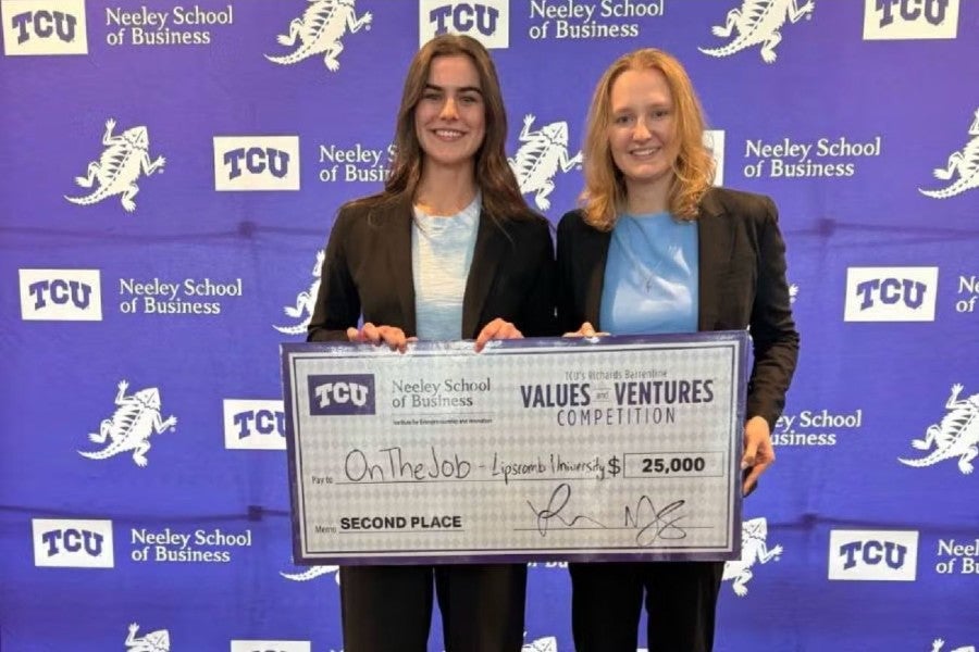 Kendal Matas and Natalie Blickensderfer with their winning check at the TCU pitch competition