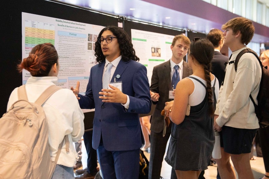 Oliver Orellana presents at Lipscomb's Student Scholars Symposium