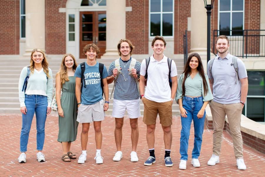 Lipscomb students in front of Collins Alumni Auditorium. 
