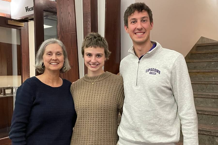 CYNTHIA BUTLER (’88) AND DAUGHTER, CHLOE, A LIPSCOMB JUNIOR, AND SON, CONNOR, WHO WILL RECEIVE HIS MASTER’S DEGREE IN SPORT ANALYTICS DURING DECEMBER COMMENCEMENT. 