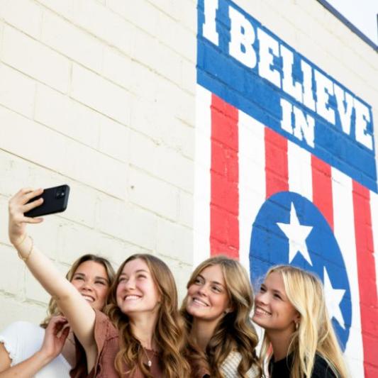 Students taking a selfie in front of Nashville Mural