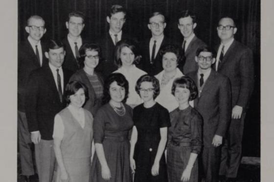 Group photo of David Lipscomb College standing together posing for a photo