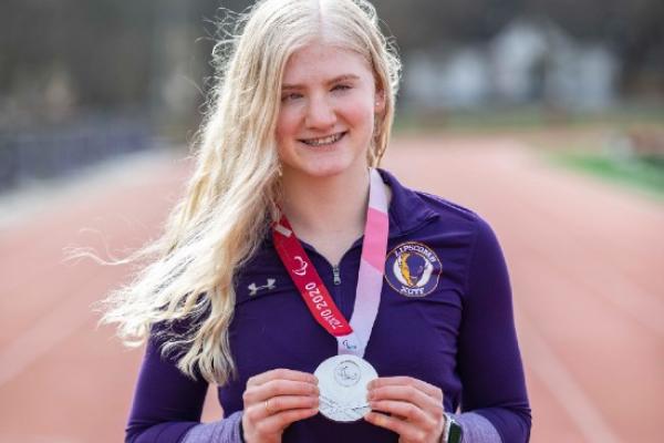 Liza Corso with silver medal
